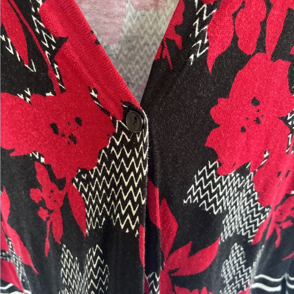 Chico’s Floral Red Black White sweater Cardigan 2 - Picture 3 of 7
